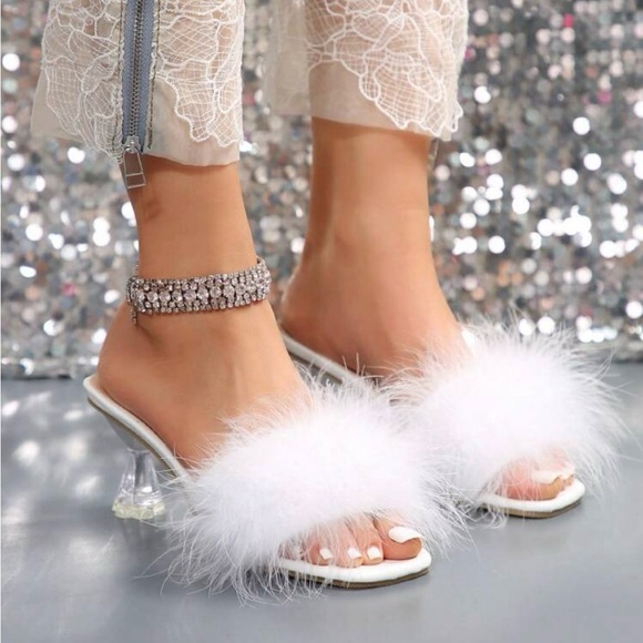 New Summer Style High-heeled Sandals
Chunky Heel, Transparent Crystal Heels - Picture 7 of 8